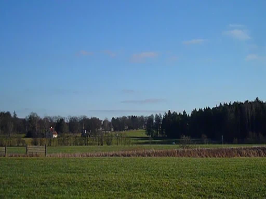 Am 30.12.13 gab es eine Abschlussfahrt mit 171 056 zwischen Schönberg/v. und Schleiz West. Hier zu sehen zwischen Schönberg und Mühltroff.  