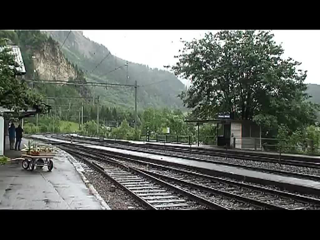 Am Bahnhof Blausee-Mitholz treffen wir am 29.6.2013 ein weiteres Mal die Extrazüge vom Jubifest in Frutigen.