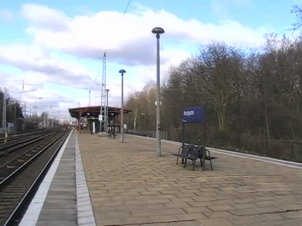 Am Morgen des 18.3.2008 fhrt eine S-Bahn Richtung Ostbahnhof in Hirschgarten ein. Dies ist eines meiner ersten Movies mit meinem neuen Camcorder, der GZ-MG130E von JVC.