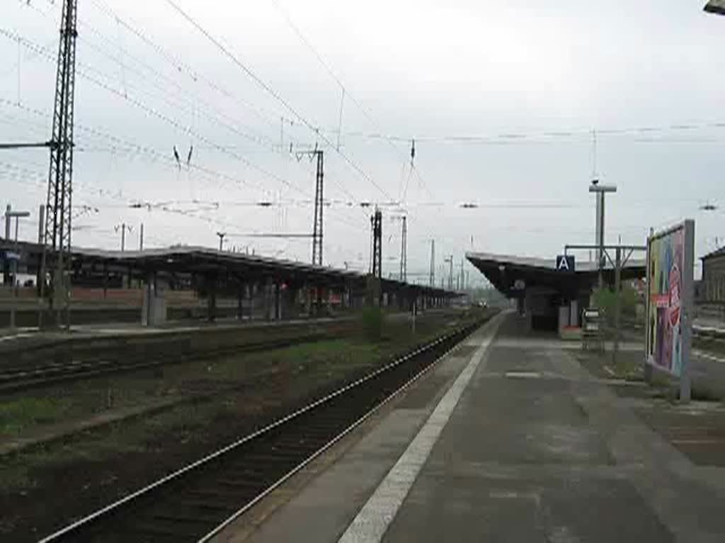 Am Morgen des 19.04.2009 konnte ich in Gttingen das hsslichste Ding, das auf Deutschlands Schienen zur Zeit fhrt, bei der durchfahrt filmen. Sie brachte einen Kesselwagenzug von Hamburg nach Mainz und hatte in Gttingen einen Tank-Stop eingelegt.