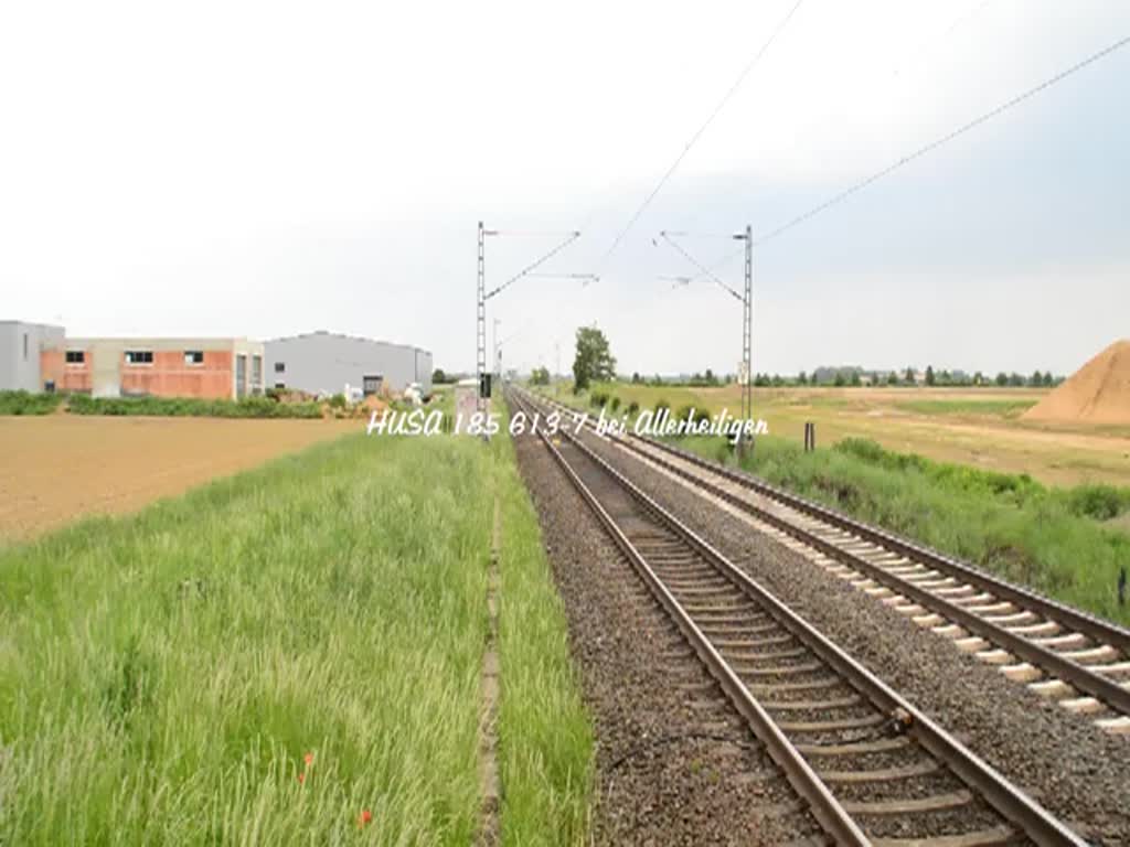 Am Samstag nachmittag kommt die HUSA 185 613-7 mit einem Gastankwagenzug über das Richtungsgleis nach Köln gen Neuss gefahren, weil das Gleis 1 wegen Bauarbeiten gesperrt ist. 25.5.2013