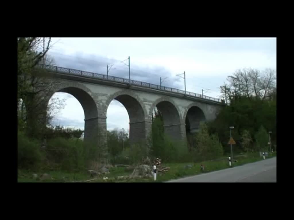 Am  Wasserweg Goldau  begegnen wir am 29.4.2012 verschiedenen Triebwagen der  Thurbo .