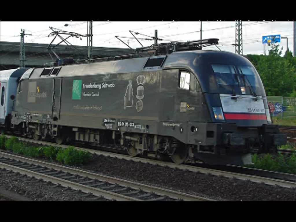 Auch eine sehenswerte Lok: 182 573-6 (ES 643 U2-073) bespannte den CNL 479 am 06.07.2010. Aufgenommen bei der Abfahrt in Hamburg-Harburg.