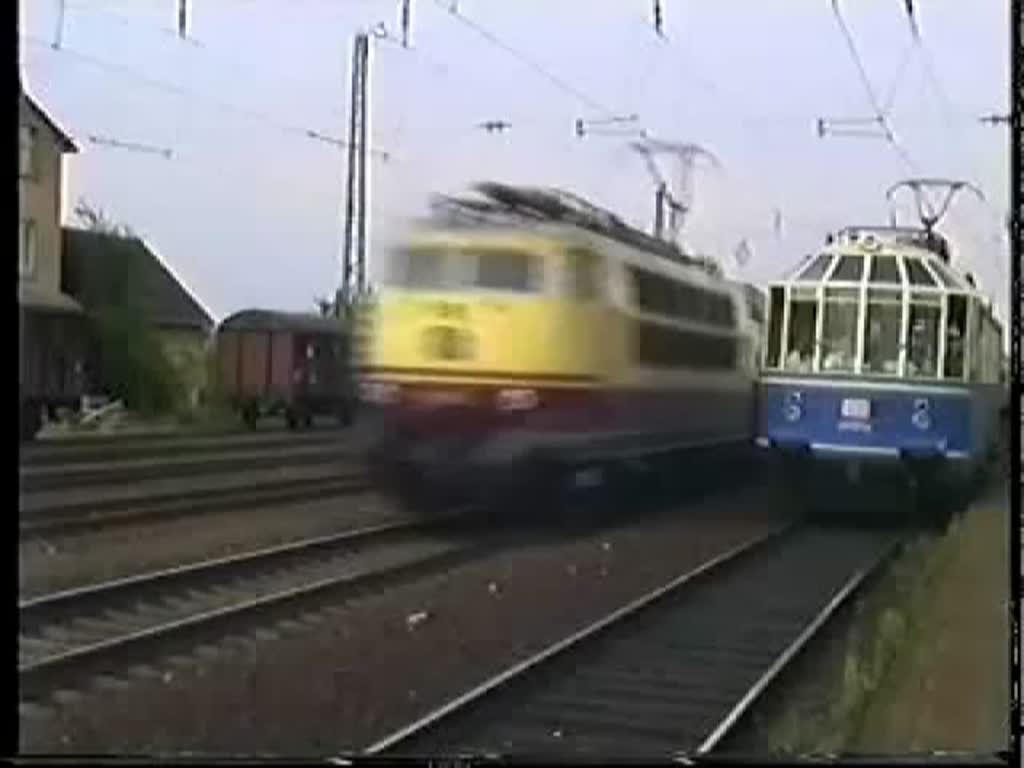 Auf der linken Rheinstrecke mußte sich der Gläserne Zug (491 001) am 3. August 1989 die Überholung durch einen IC mit 103 gefallen lassen. Er war wieder einmal für die DGEG unterwegs.