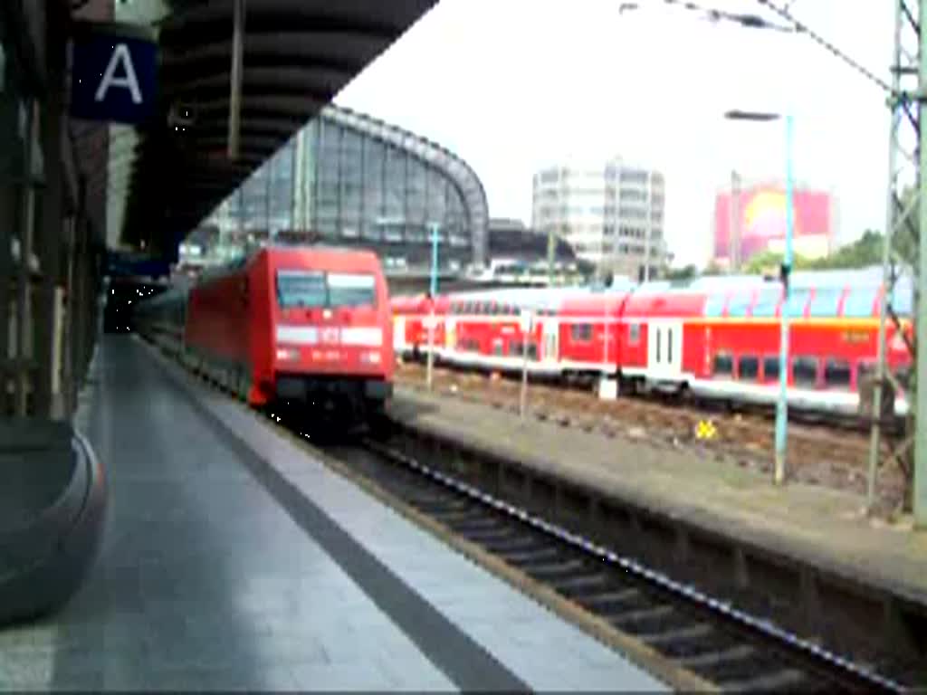 Aus dem Hamburger Hbf fhrt am 26.07.2007 ein IC raus. Dieser kam aus Westerland/Sylt und fhrt weiter nach Frankfurt am Main. 