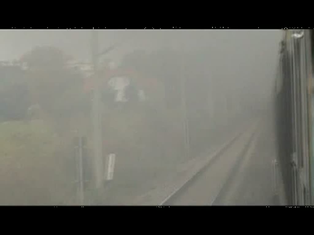 Aus dem Rauch erscheint die (S-bahn Leipzig - Weienfels)mit 143er gefilmt aus dem Sonderzug mit BR 52 8154-8 25.10.2009 bei Makranstdt