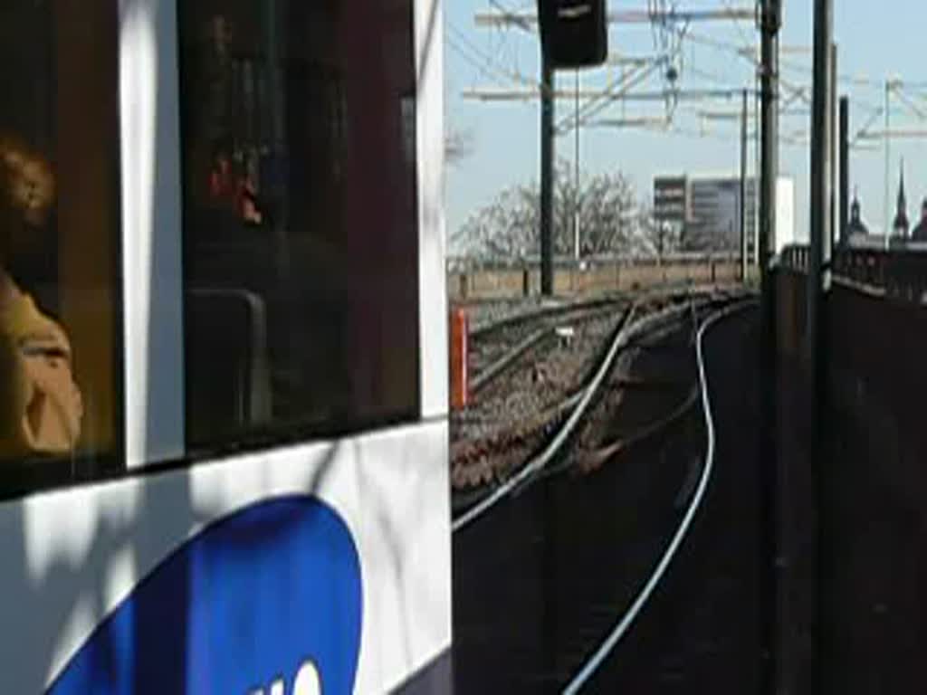 Ausfahrende Stadtbahn am Heumarkt in Kln. 11.3.2007
