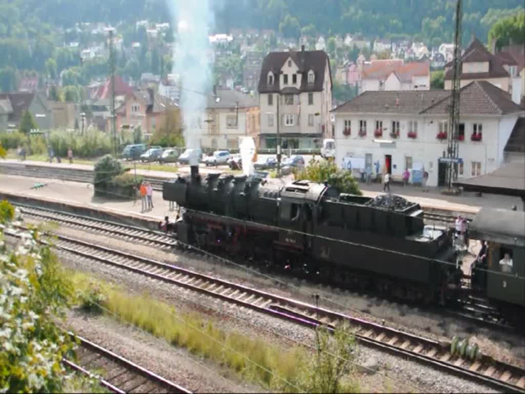 Ausfahrt der 052 740-8 aus Geislingen an der Steige am 12.09.2010.