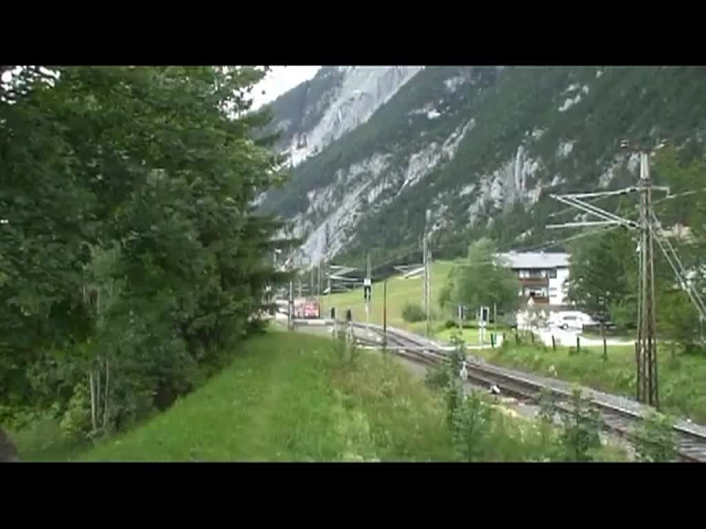 Ausfahrt der 111 038-6 mit einem RE nach Innsbruck in Scharnitz am 19.6.2011