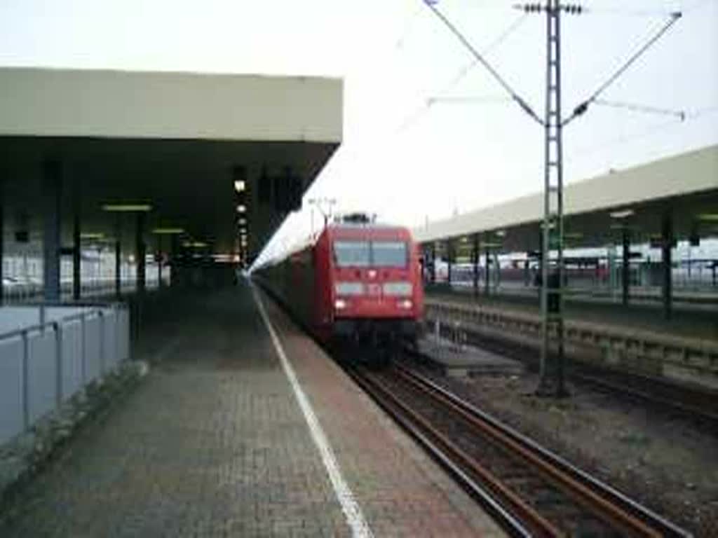 Ausfahrt des EC 101 aus Hamburg-Altona nach Chur mit 101 017-2 aus Basel Bad Bf. Der Zug hat einen DB Bpmz 2.Klasse Wagen zur Verstrkung und unglaublicherweise 5(!) 1.Klasse Wagen!!!