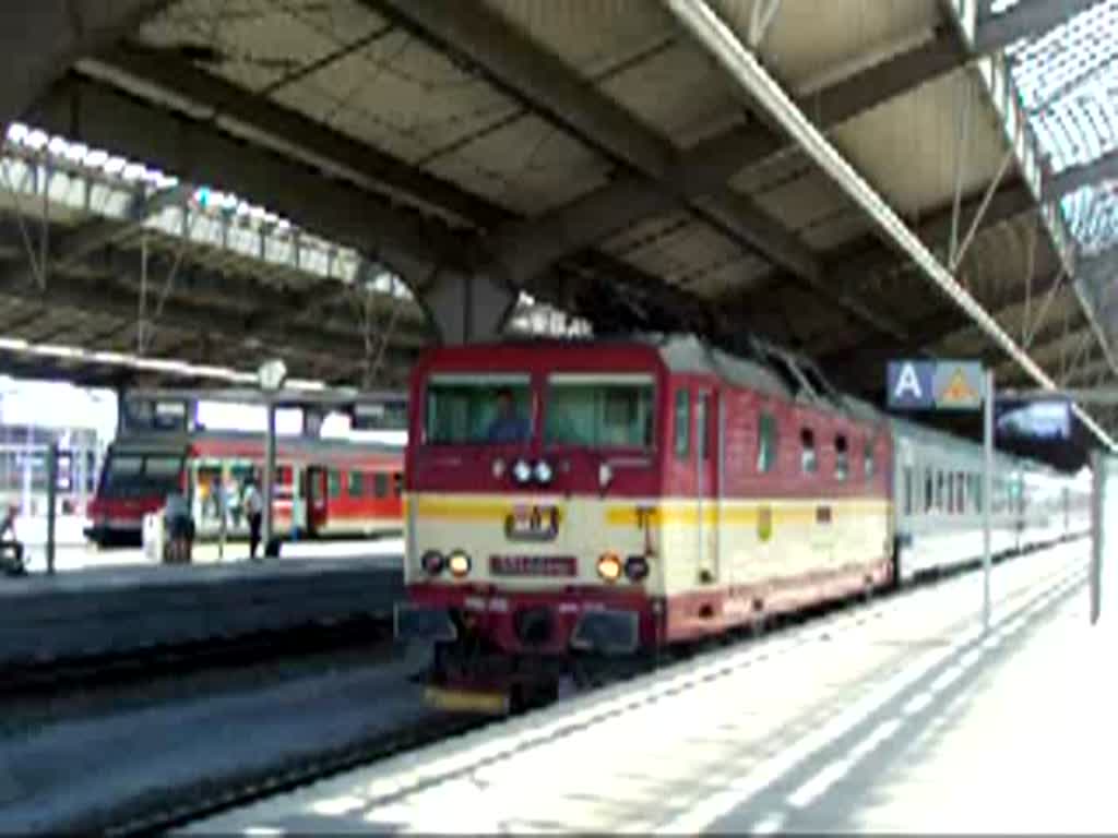 Ausfahrt des EC (Berlin-Warszawa-Express) in Frankfurt/Oder. Dieser Zug fhrt von Warschau nach Berlin. Datum:18.07.2006