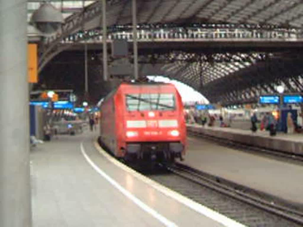 Ausfahrt des IC 1818 Stuttgart Hbf - Kln Hbf mit 101 126-1. Dieser Zug bestand aus den ehemaligen Metropolitan Wagen.