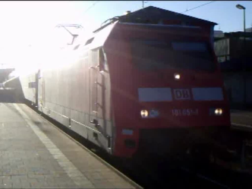 Ausfahrt des IC 2005 Emden - Konstanz mit 101 051-1 aus Singen am Hohentwiel am 08.02.08.