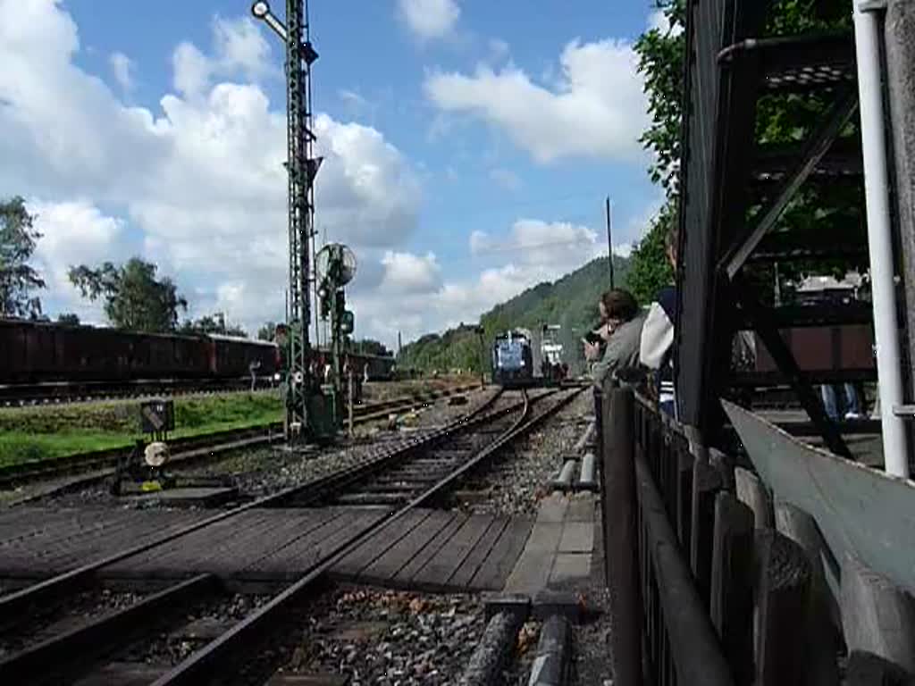 Ausfahrt des Pendelzuges vom Eisenbahnmuseum zum Bahnhof Dahlhausen, gefhrt von der Hespertaler V1, am Zugschluss Lok VIII.