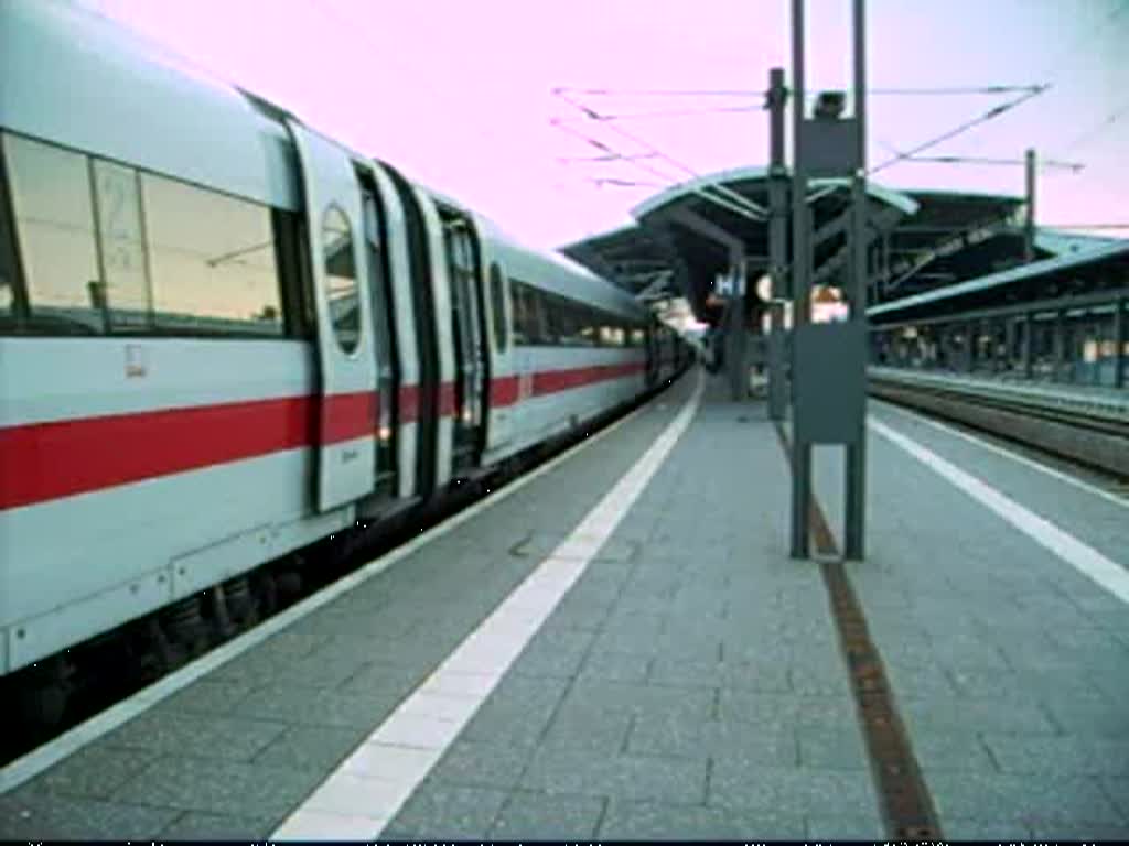 Ausfahrt eines ICE 1 aus Erfurt Hbf.Videolnge 01:15 min