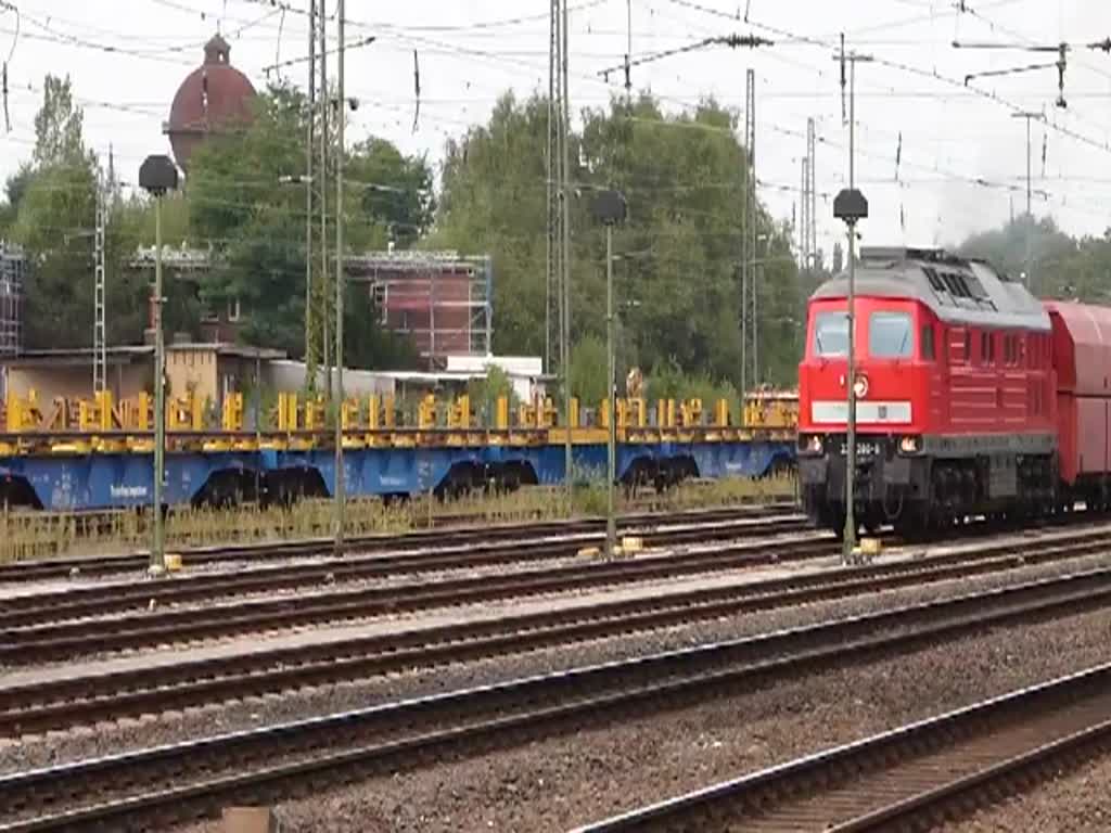 Ausfahrt fr die 232 280-8 Ludmilla mit schwerer Last am Haken in Duisburg Wedau.
Aufnahme vom September 2012.