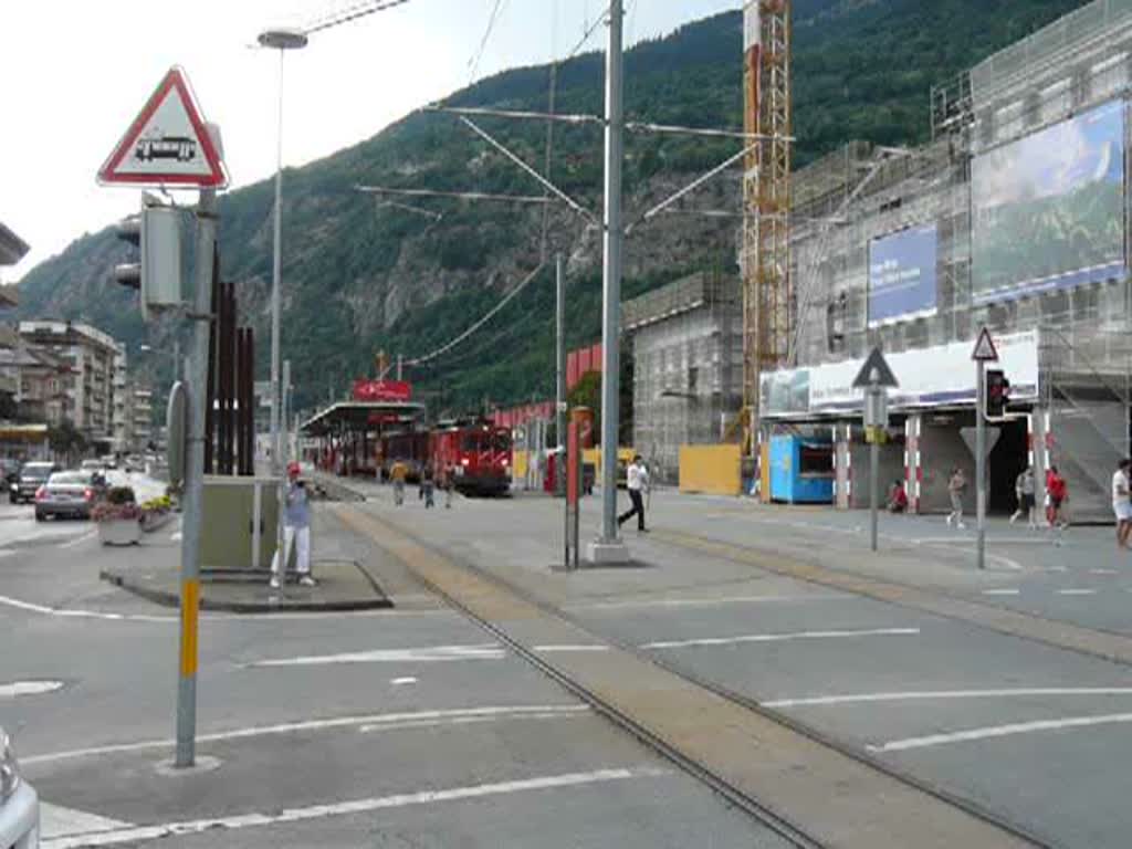 Ausfahrt der Regionalbahn der MGB von Brig in Richtung Andermatt mit Triebzug N95  ANDERMATT  als Zuglok. Der Zug befhrt die seit kurzem  fertig gestellte Strecke mit der kurzen Steigung vor dem Bahnhof in Richtung Bitsch, womit sie Naters umfahren. 31.07.08 