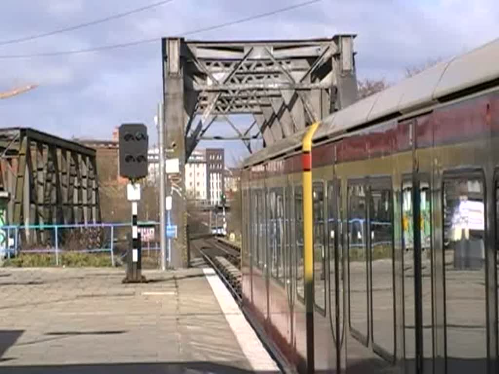 Ausfahrt einer Ringbahn in Richtung Landsberger Allee. Berlin Storkower Strae, 18.3.2008