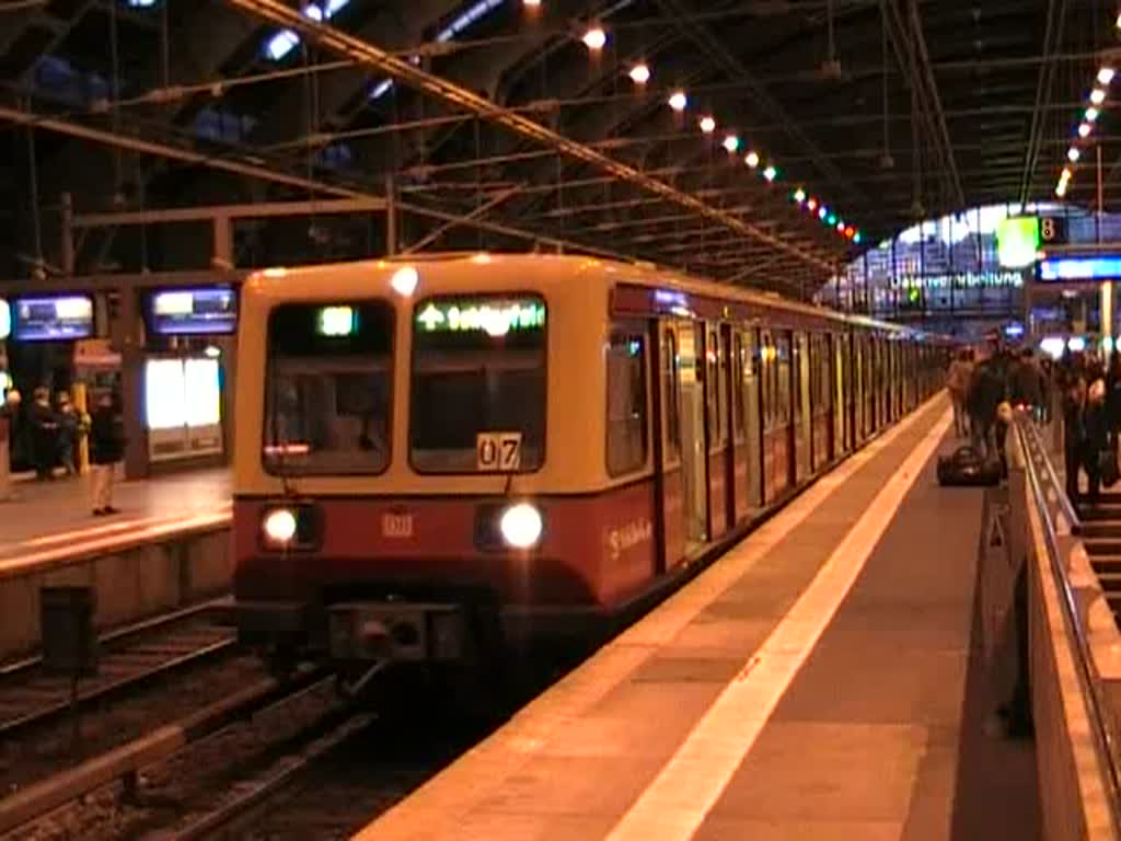 Ausfahrt der S9 nach Schnefeld, 18.3.2008, Berlin Ostbahnhof.