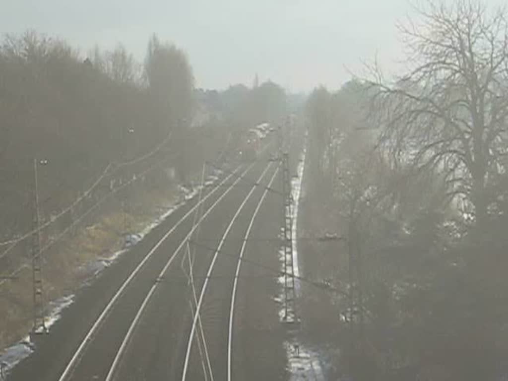 Baureihe 294 in Neustadt am Rbenberge Richtung Nienburg (Weser), gefilmt am 2. Januar 2009 von einer Brcke parallel zur B6.