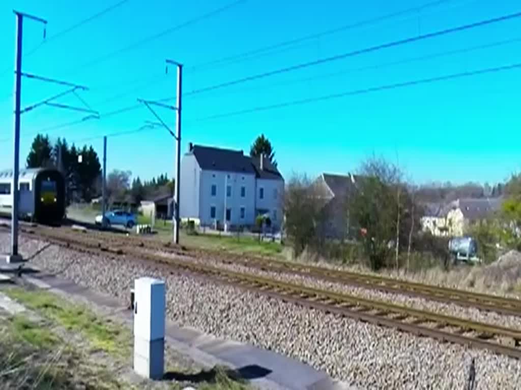 Belgien, Wallonie, Province de Luxembourg, Sterpenich, der SNCB AM 96 - 505(Brüssel-Luxemburg)verlässt Sterpenich (B) in Richtung Kleinbettingen (L). 10.03.2014