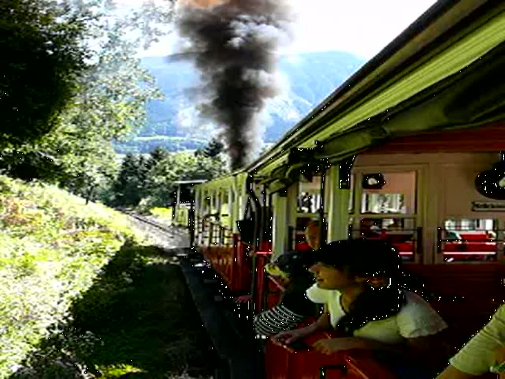 Bergfahrt auf der Achenseebahn.
Den Berg hoch geschoben wird der Zug von Lok2  Jenbach .


24.08.2008