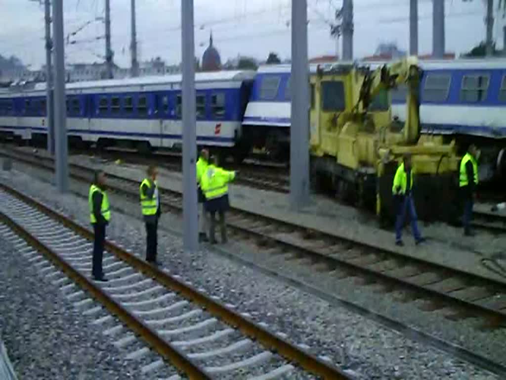 Bergungsarbeiten nach einer Flankenfahrt im Bf. Matzleinsdorf am 09.Oktober 2009.