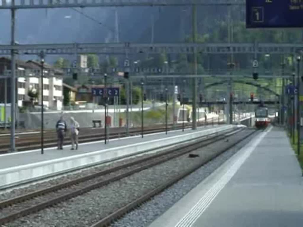 Berner Oberland 2007 - Nur mal die Rder vertreten hat sich am 12.07.2007 die RM-Lok 436 111-9 als sie vom Ltschberg her durch den Bahnhof Frutigen kommt.