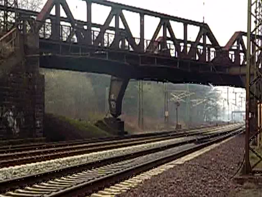 BR 101 als IC in Richtung Dedensen/Gmmer,der nchste Halt wird aber erst Hannover Hauptbahnhof sein.