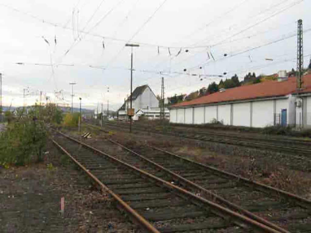 BR 120 xxx-x als Ersatz ICE mit einer kompletten IC Garnitur der SBB, aufgenommen bei der Durchfahrt in Bad Hersfeld am 26.10.2008.