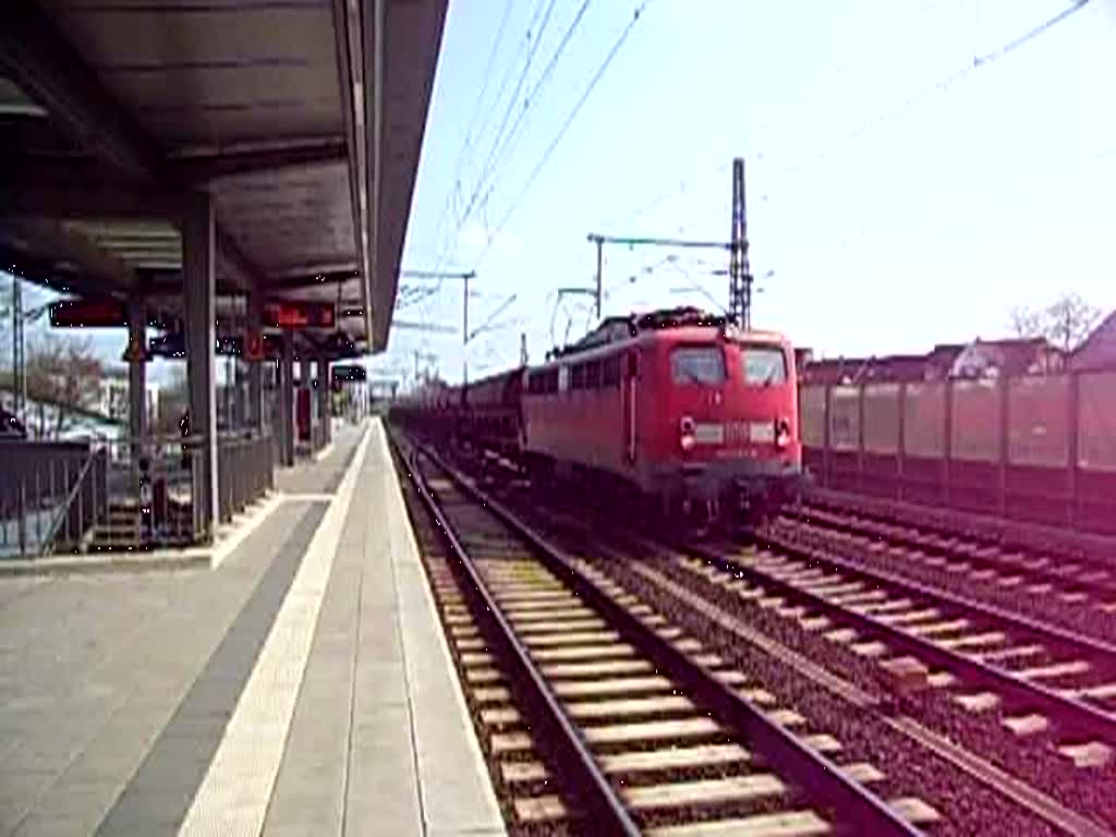 BR 140 bei der Durchfahrt des Bahnhofes Hannover/Linden am 07.04.2009