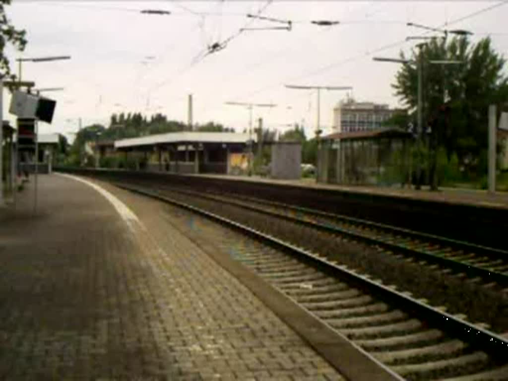 Br 151 mit KLV-Gterzug fhrt durch Mainz-Kastel in Richtung Norden am 21.05.08