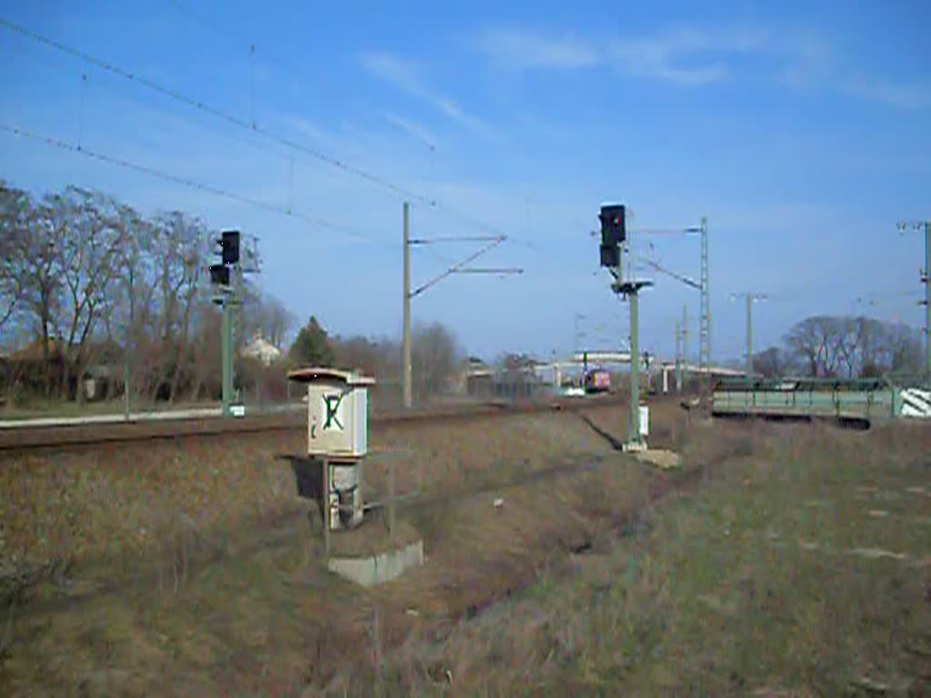 Br 155 mit einem Kalizug nach Wittenberge.
