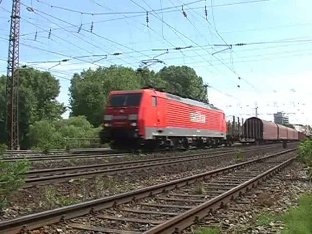 BR 189 038-3 zieht einen gemischten Gterzug am 30. Juli 2008 aus der Stadt Frth Bayern in Richtung Wrzburg.