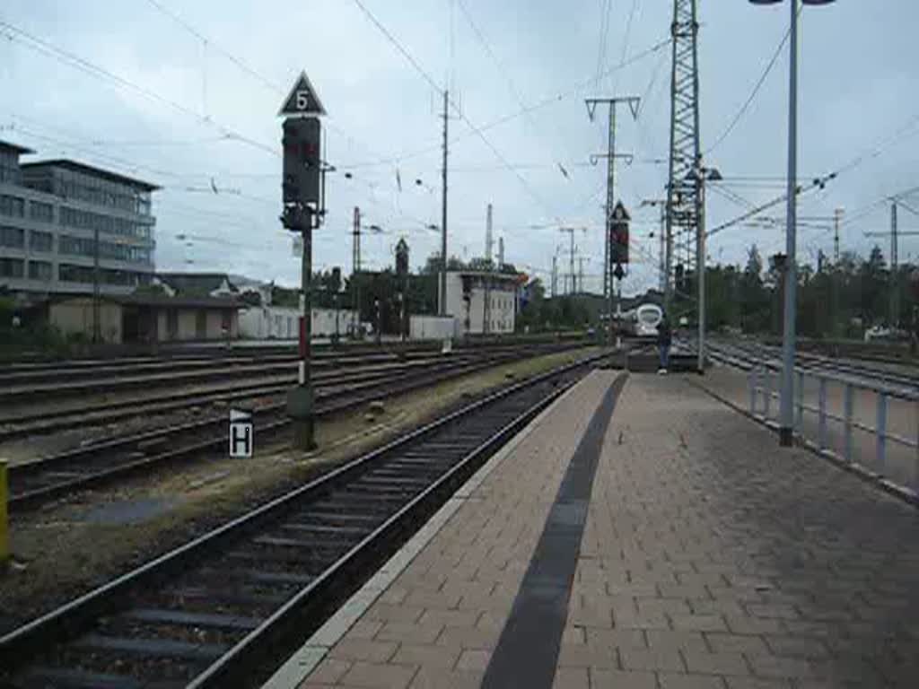 Br 415  Mainz  bei der Einfahrt in den Bahnhof Singen (Htw). In wenigen Minuten gehts ber die Gubahn wieder nach Stuttgart zurck.