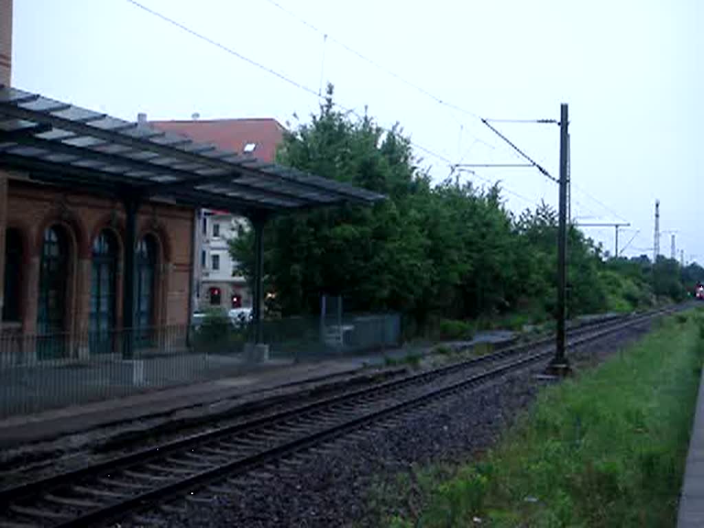 BR 425 als RE von Karlsruhe Hbf nach Stuttgart Hbf bei der Durchfahrt am 28.05.07 durch Kornwestheim Pbf.