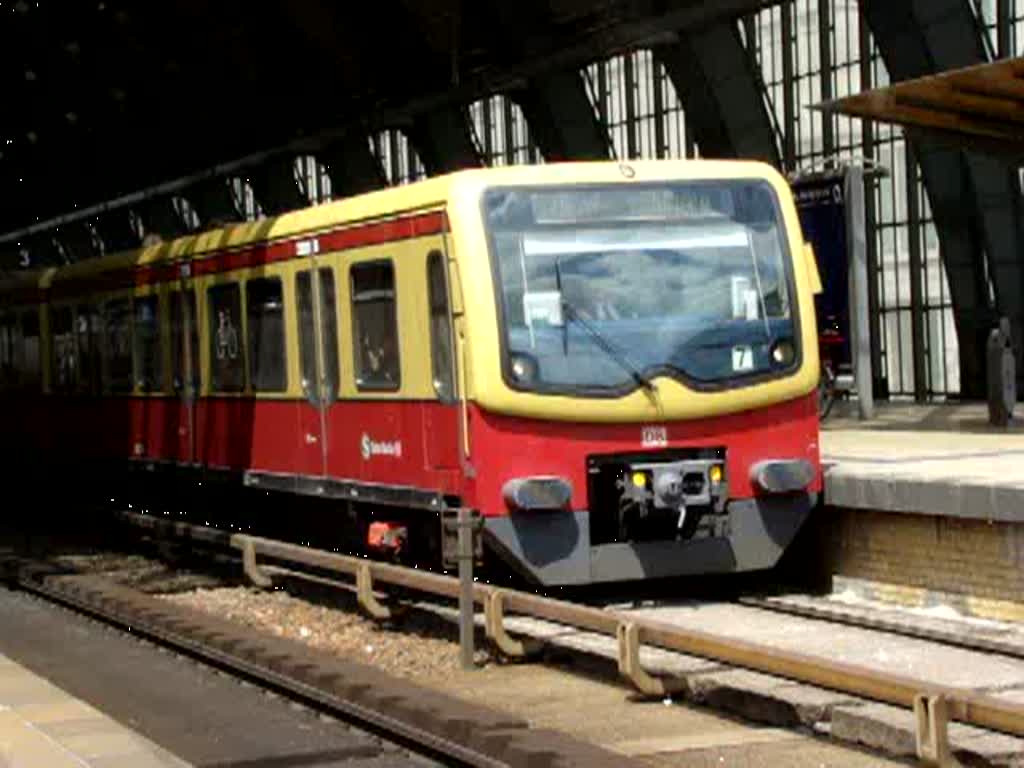 BR 481, S75 nach Wartenberg ber Berlin Ostbahnhof, Berlin Lichtenberg. Gefilmt bei der Ausfahrt Berlin Alexanderplatz am 07.06.08 .