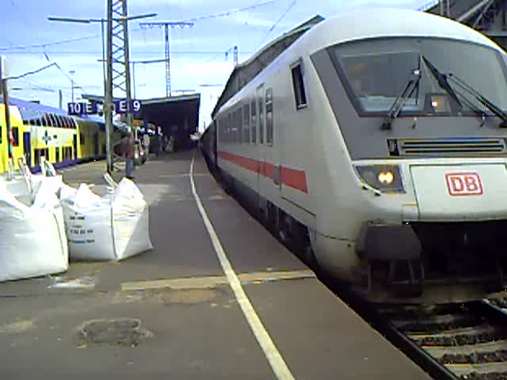 Br101 132-9 schiebt ihren IC 2114 von Stuttgart HBF nach Hamburg-Altona aus Bremen HBF