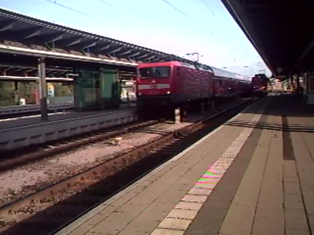 BR110 243-3 mit Sonderzug von Warnemnde nach Berlin bei der Durchfahrt im Rostocker Hbf.(09.08.08)