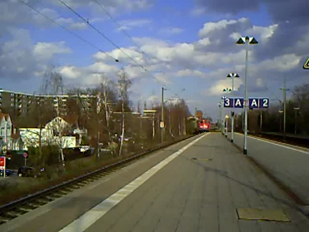 Br110 455-3 fhrt mit einer RB in Delmenhorst ein um sich dann eine min. spter auf den Weg nach Oldenburg zu machen.