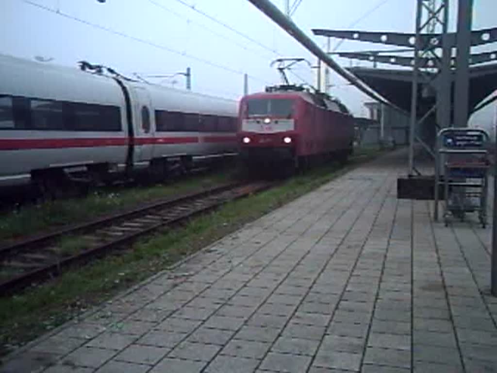 BR120 117-7 beim Rangieren im Rostocker Hbf.(12.08.07)