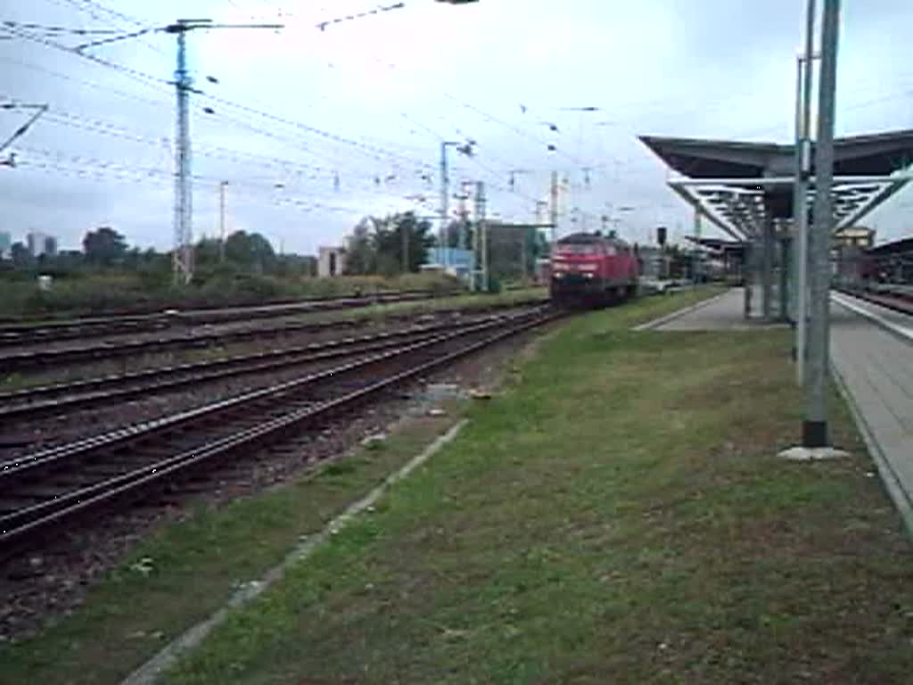 BR218 489-3 beim Rangieren im Hauptbahnhof Rostock.(12.08.07)