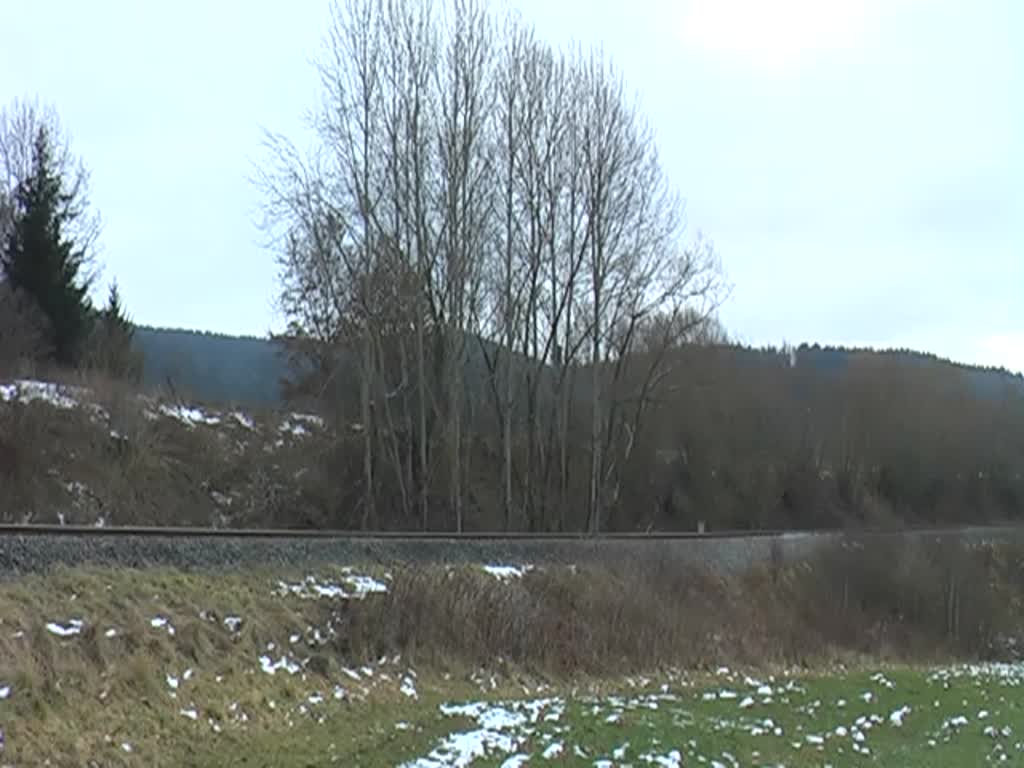 D 03 von der Regentalbahn zieht am 27.02.2012 einen Agilis-440 nach Viechtach, aufgenommen kurz nach Gotteszell.