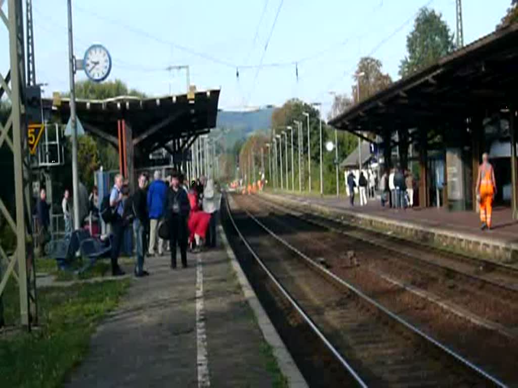 Da aufgrund der Brandanschlge in Saalfeld am 12.09. aus Richtung Norden kein Zug mehr in den Bahnhof einfahren konnte, musste ICE 1565 in Rudolstadt (Thr) seine Fahrt vorzeitig beenden. Der ICE fuhr dann die Leistung des ICE 1592 nach Berlin Gesundbrunnen ab Rudolstadt (Thr) als Ersatz-ICE 2808. Auch fr Regionalverkehrsreisende war dieser ICE die letzte Rettung.