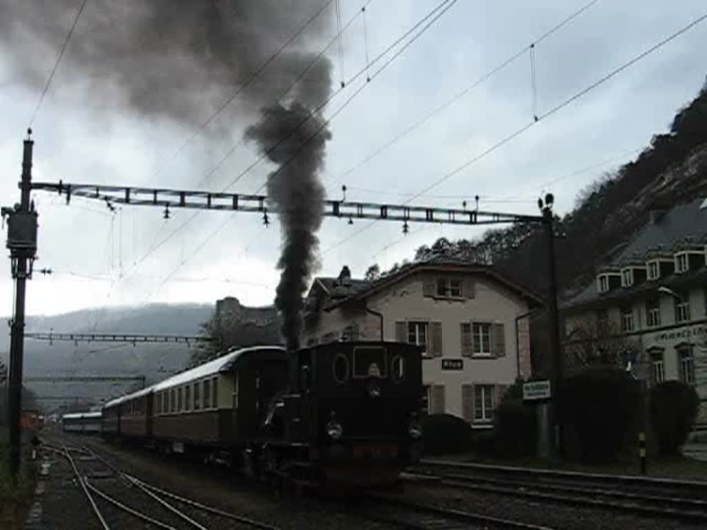 Dampfsonderzug auf der OeBB am 11.11.07 Ausfahrt Klus mit 3 Salonwagen und der Ce 2/2 102 (als Heizermaschiene)