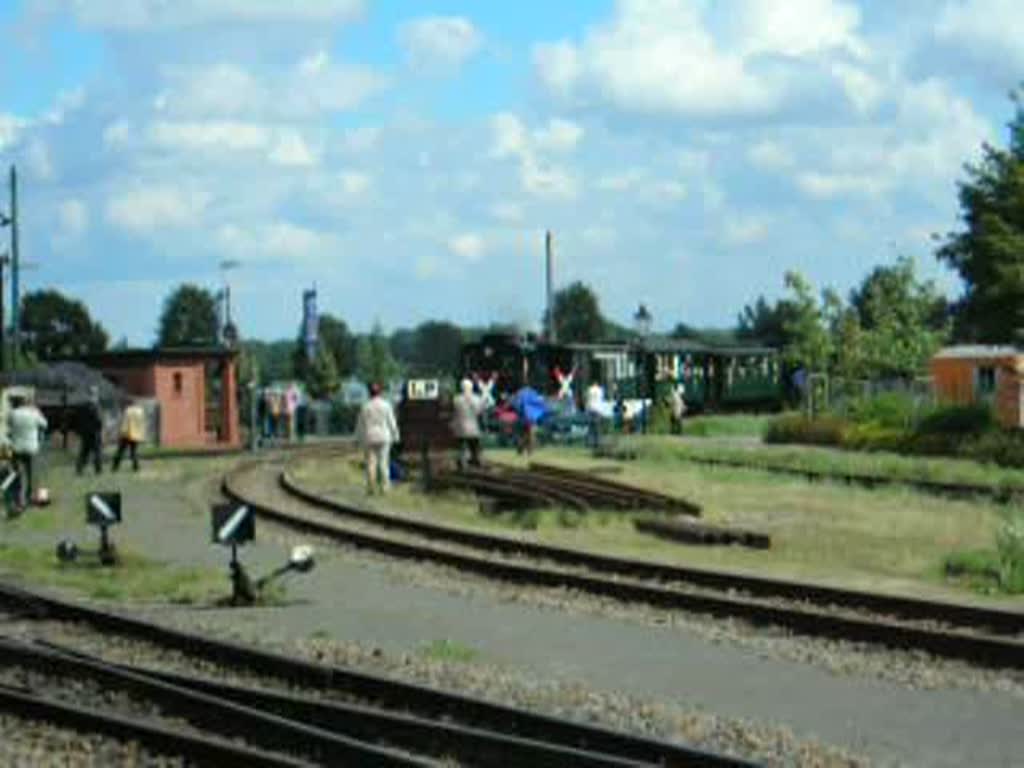 Dampfzug bei der Einfahrt in den Bahnhof Bruchhausen-Vilsen im Mai 2007