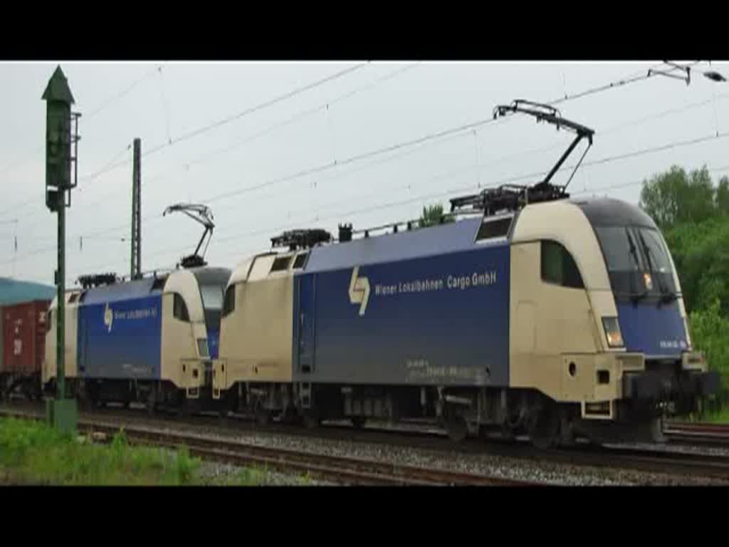 Das doppelte WLB Lottchen: ES 64 U2-066 (182 566-0) und ES 64 U2-022 (182 522-3) mit Containerzug in Fahrtrichtung Sden durch Eschwege West. Aufgenommen am 01.06.2010.