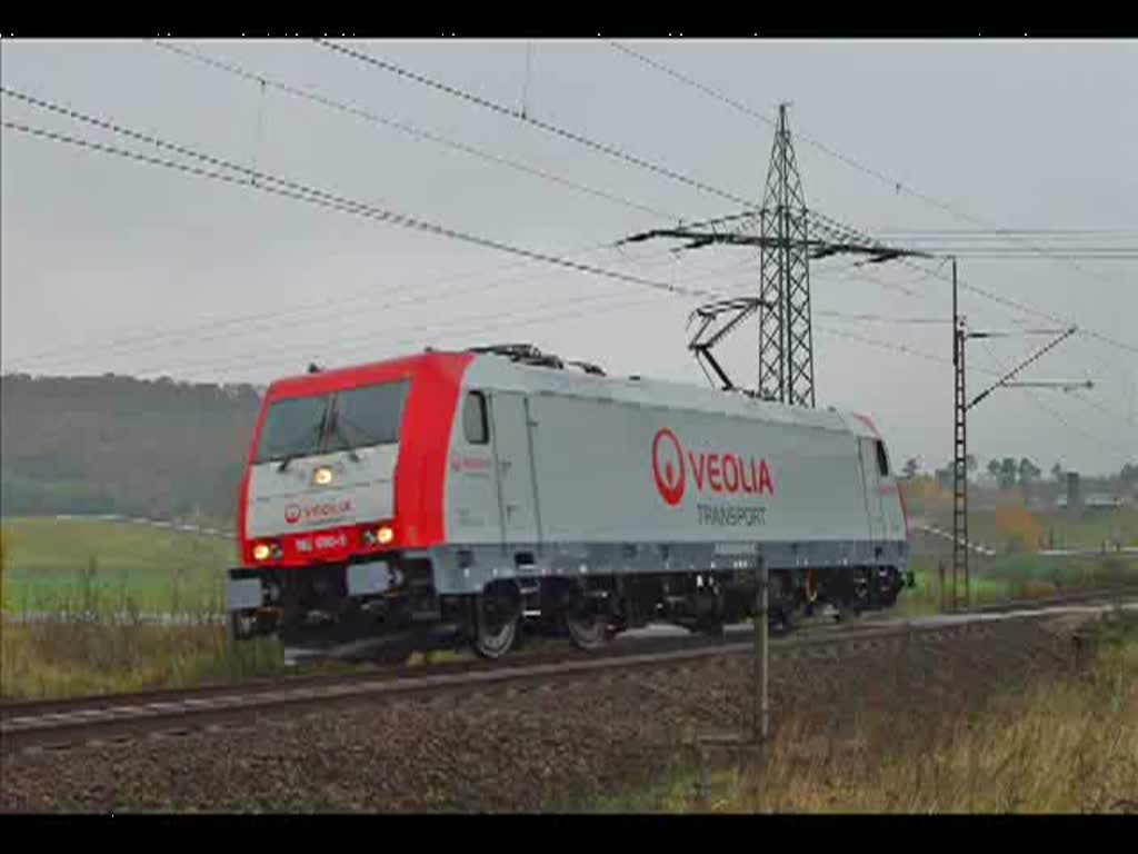 Das neueste Pferd im Stall der Veolia-Flotte, frisch aus dem Kasseler Werk in Fahrtrichtung Norden am 30.10.2009 zwischen Eichenberg und Friedland(HAN), die 185 650-9.