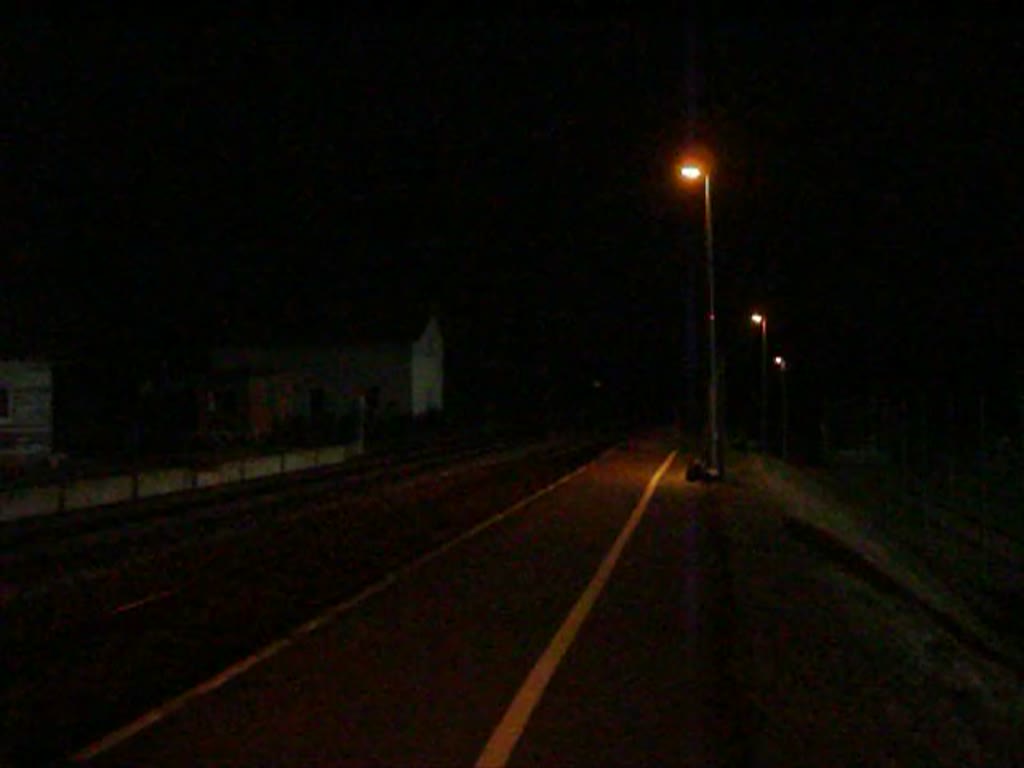 Der IC 2209 durchschiet am 25.03.11 den Bahnhof Gundesldorf richtung Kronach.