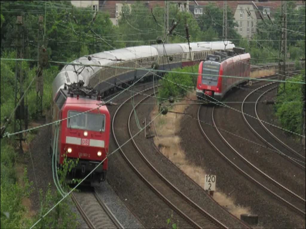 Der IC 2410 von Köln nach Flensburg wird am 29. Juni 2012 von 120 501 durch Mülheim an der Ruhr geführt.